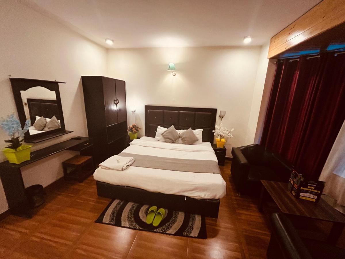 Hadimba Palace - Free Pickup From Volvo Bus Stand Manali (Himachal Pradesh)