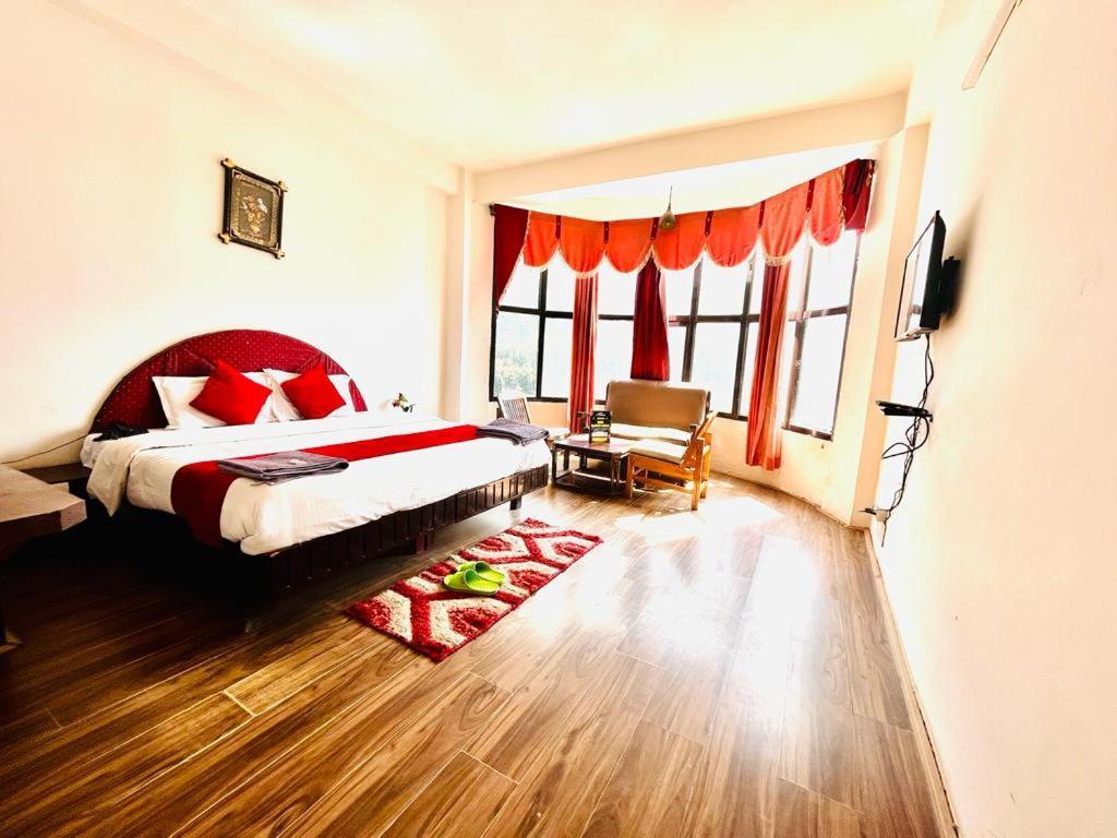 Hadimba Palace - Free Pickup From Volvo Bus Stand * Manali (Himachal Pradesh)
