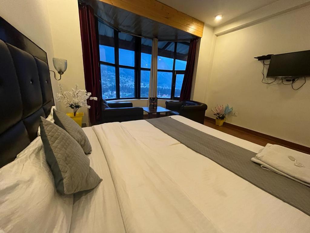 Hadimba Palace - Free Pickup From Volvo Bus Stand Hotel *