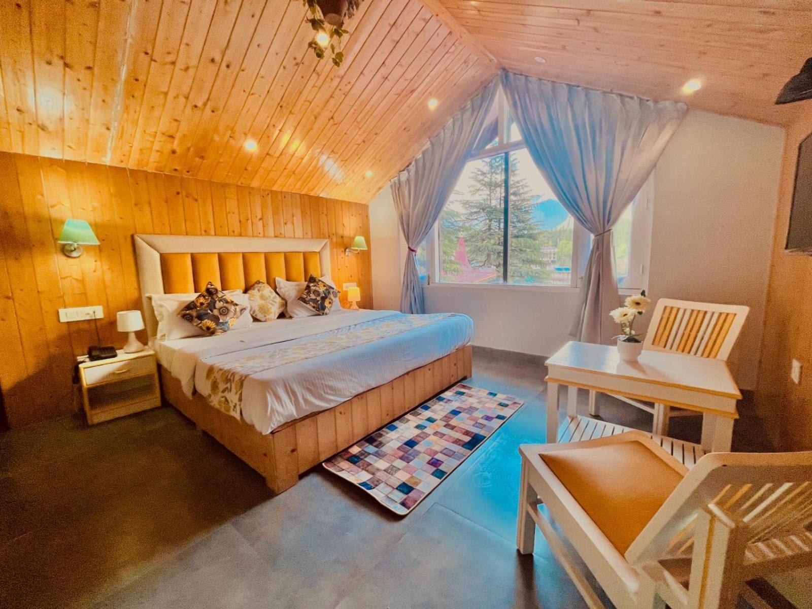 Hadimba Palace - Free Pickup From Volvo Bus Stand Manali (Himachal Pradesh)
